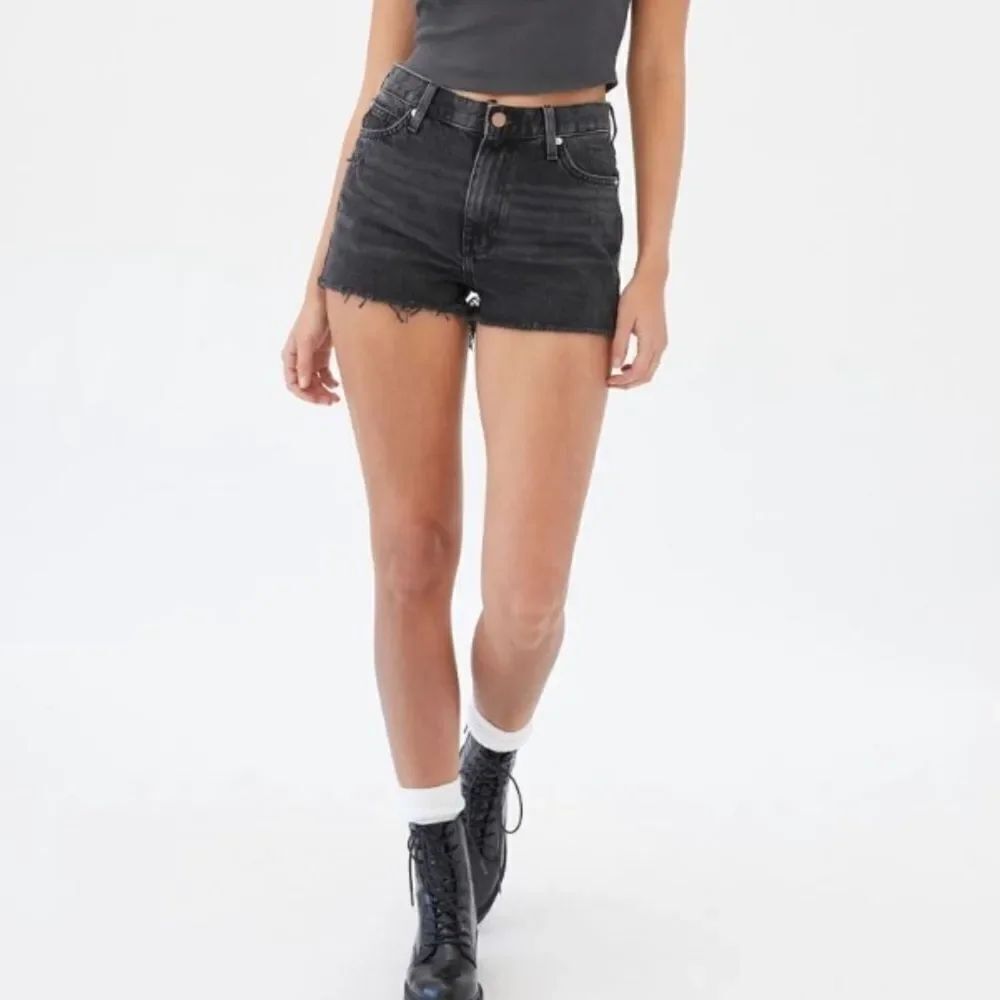 NEW UO Urban Outfitters BDG Girlfriend High-Waisted Washed Black Denim Shorts 32